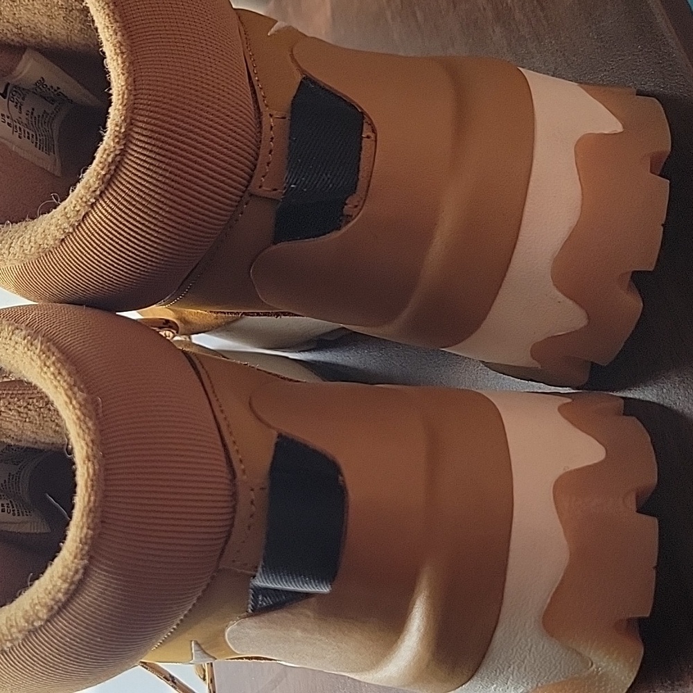Nike Brown High-Top Boots - Picture 5 of 5